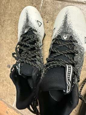 Under Armour Spotlight Franchise 2.0 RM Football Cleats Black/White